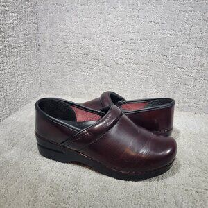 Dansko Professional Stapled Womens Size 8-8.5 EU39 Cordovan Cabrio Leather Clogs